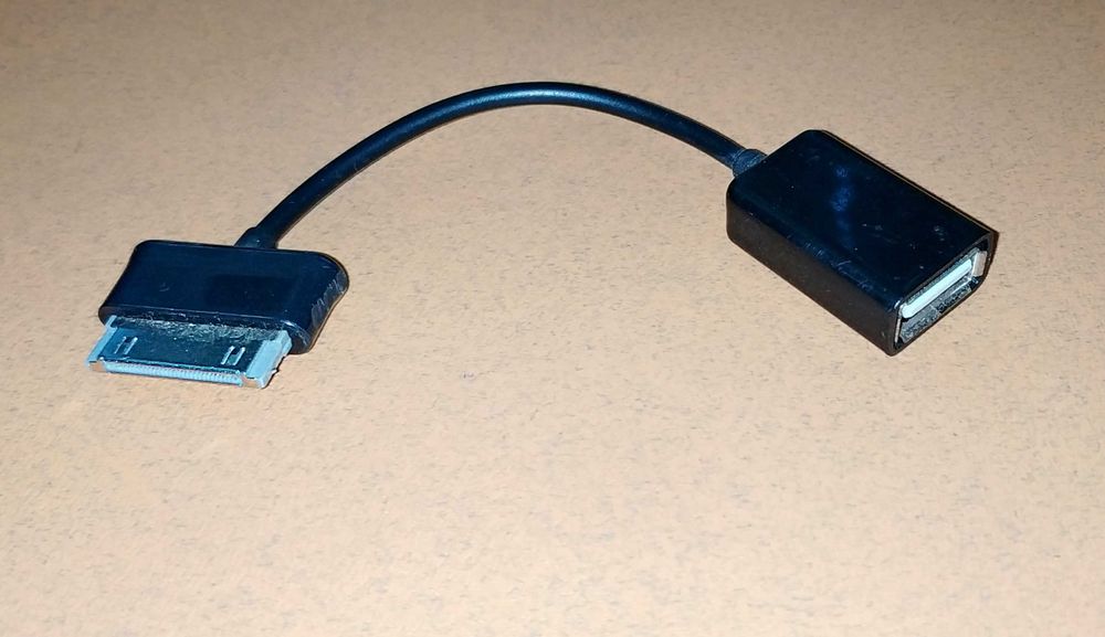 Планшет Samsung Tab2, кабель OTG, для подключения флешки с фильмами.