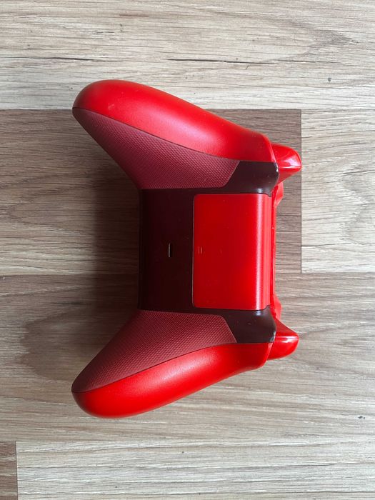 Xbox One + 6 Gier + Czerwony pad