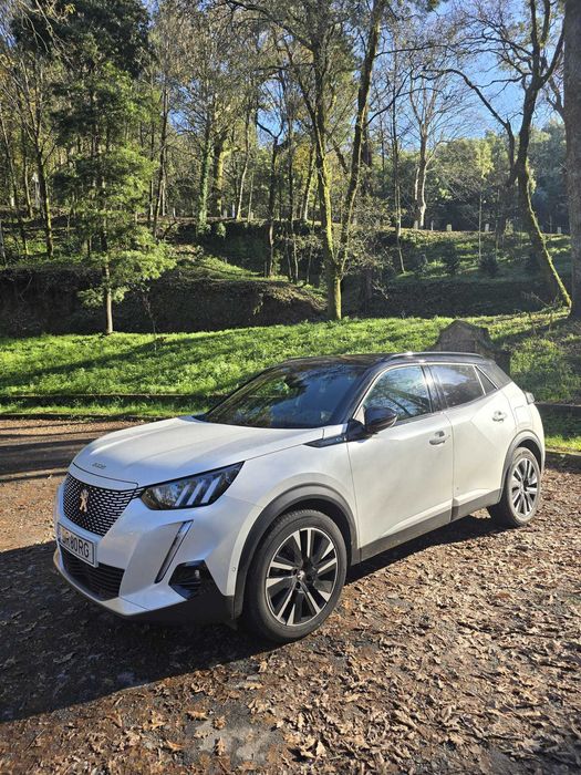 Peugeot e-2008 GT Pack Elétrico – Teto Panorâmico de Abrir