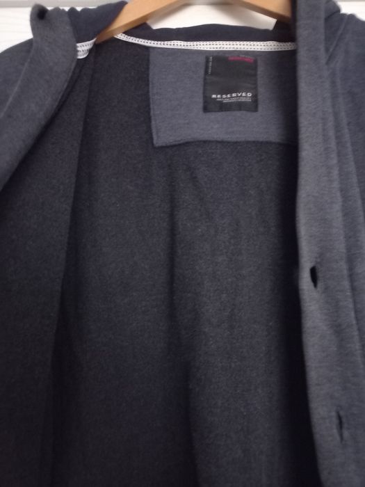 Męski sweter z kapturem