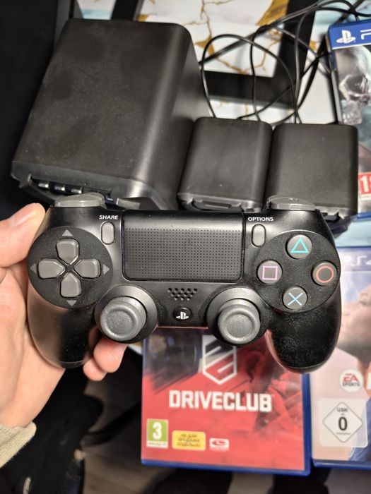 Продам PS4 500gb Лот