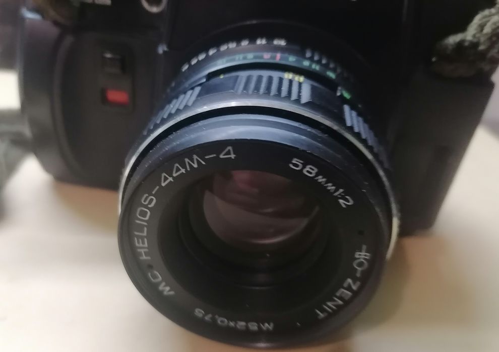 Плёночный фотоаппарат Зенит 122