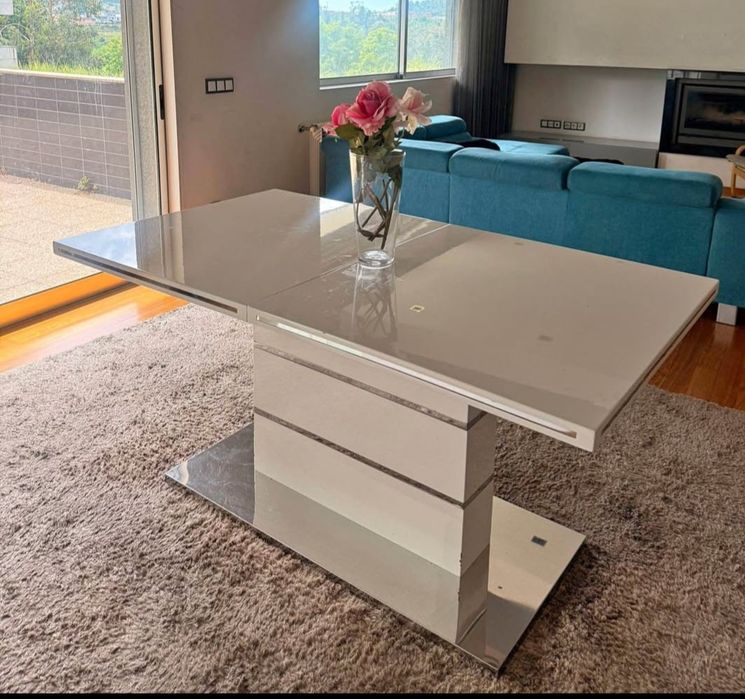Mesa de jantar lacado a branco