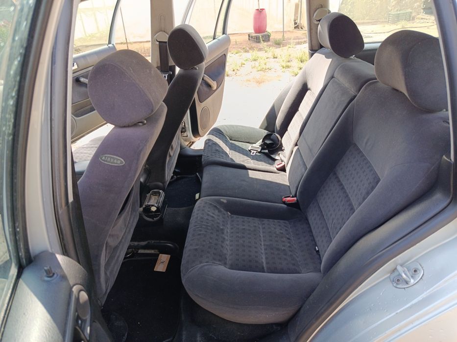 VW golf variant  avariado