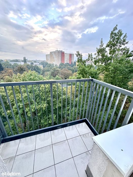 3 niezależne pokoje w niskim bloku z ślicznym parkietem