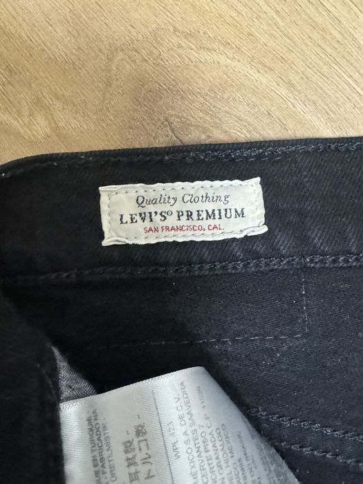 Джинси Levi’s.