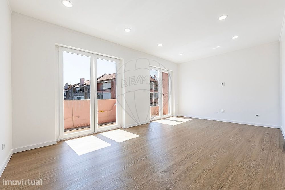 Apartamento T2 para venda — Águas Livres, Lisboa