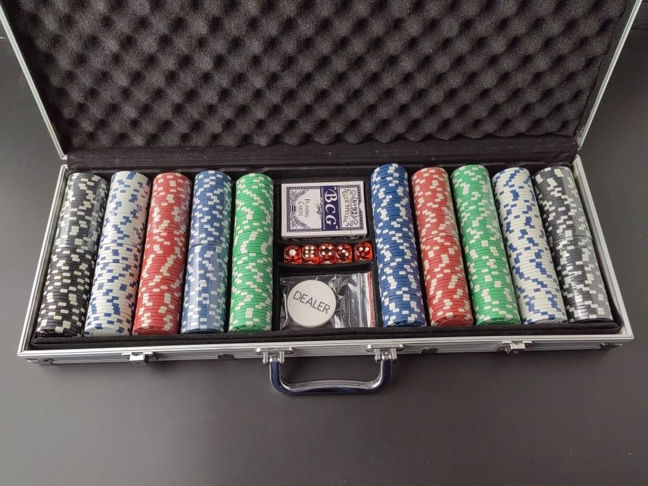 Покер на 500 фішок, в кейсі.