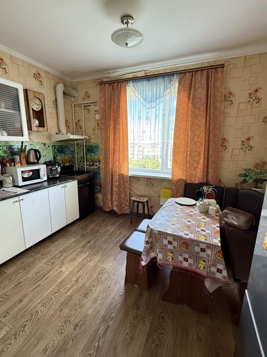 Продаж 4-х кімнатна по вул. Прилуцькій