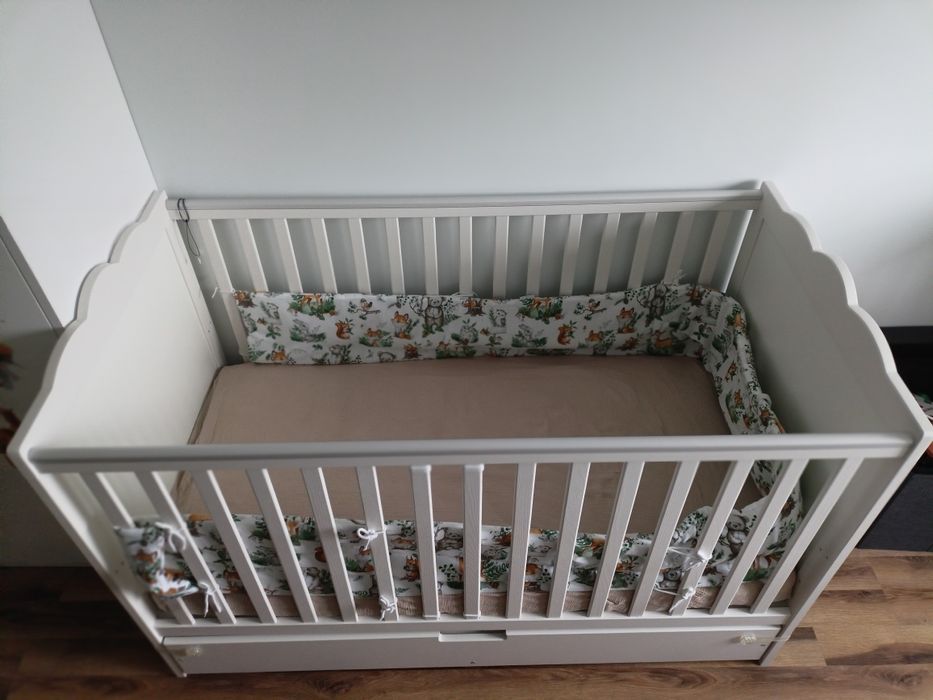 Łóżeczko dziecięce białe