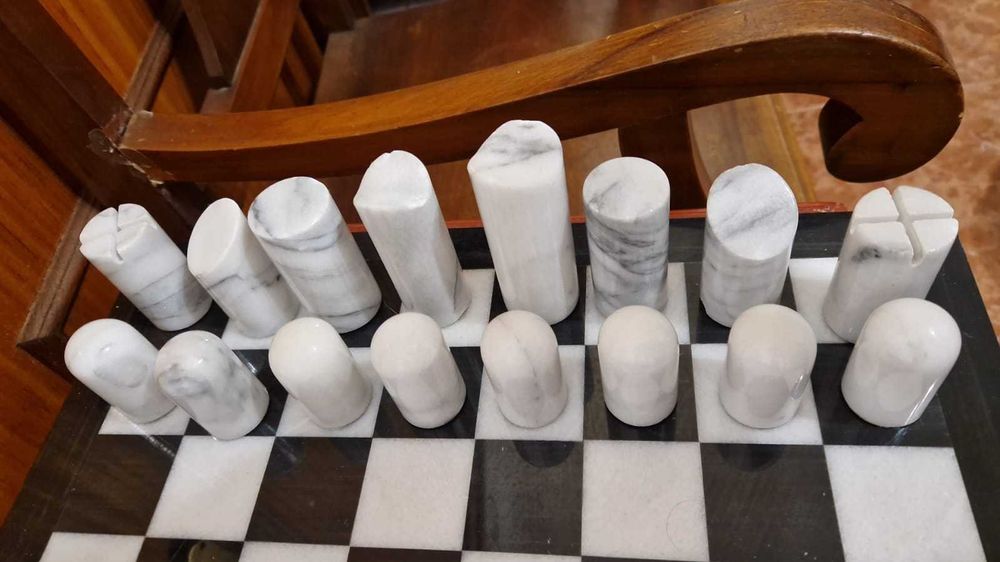 Mesa de Xadrez com peças Mármore