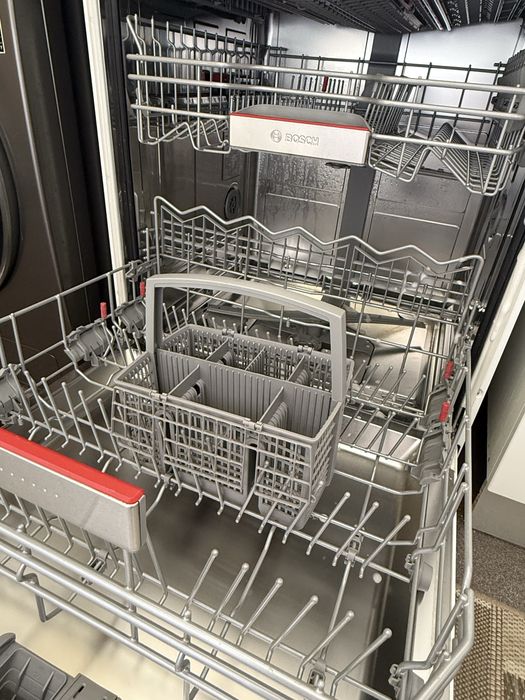 Maquina de Lavar Loiça Bosh Serie 6 - Como NOVA | Silenciosa e Economi