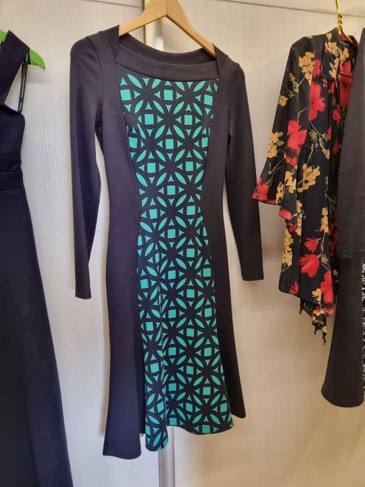 Набір жіночої одежі на розмір S (плаття, блузи) - 7 штук