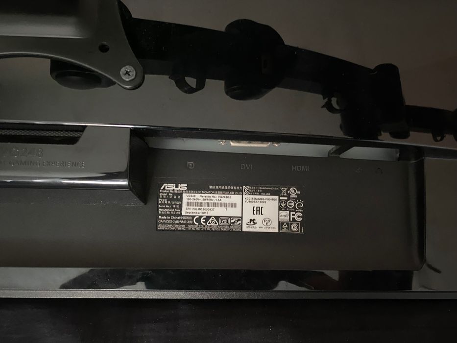 Komputer Intel i7  z dwoma monitorami