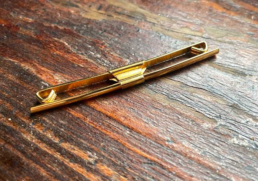 Золотые зажимы для воротника рубашки
