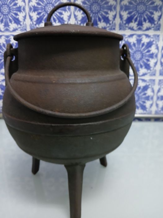 Panelas de ferro + trempe .