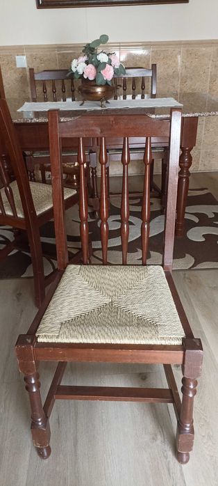 Mesa de Refeições em Granito Rosa
