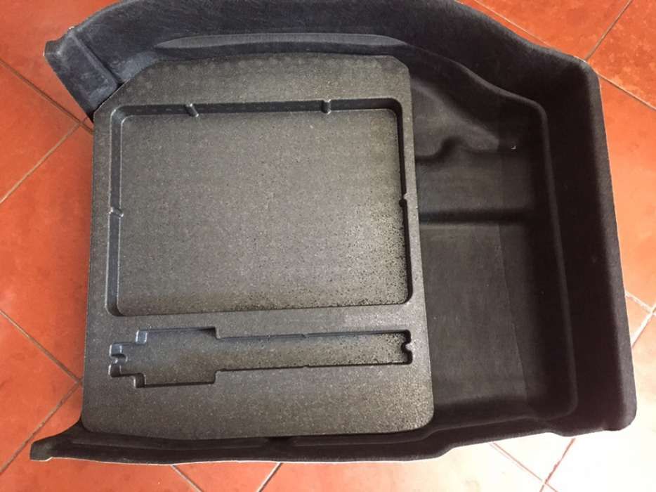 Mercedes classe C - Forro pneu suplente