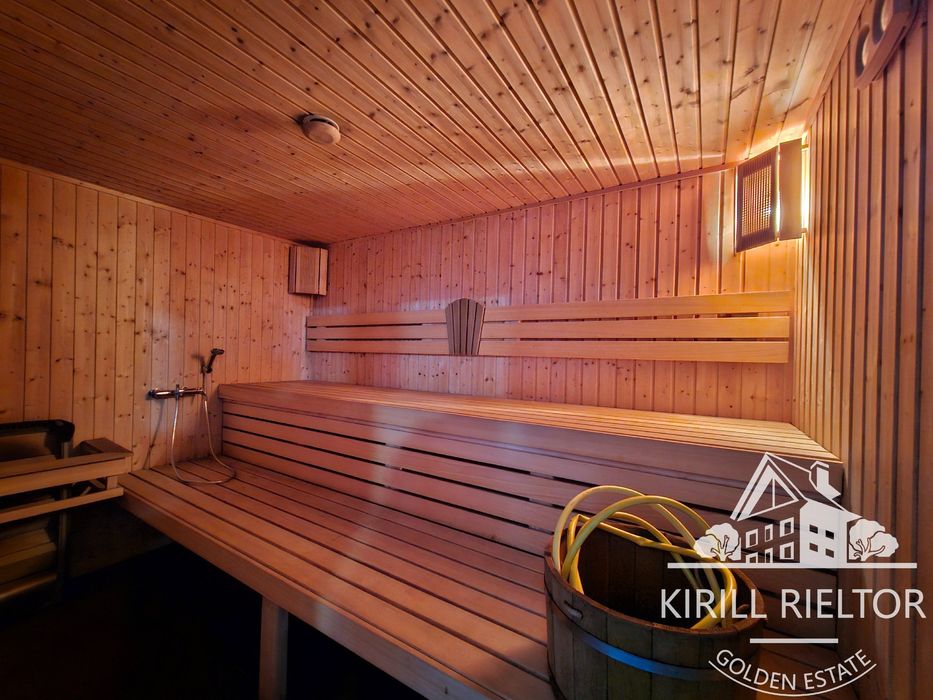Продается дом с бассейном и сауной в городке "Золотые Ключи"