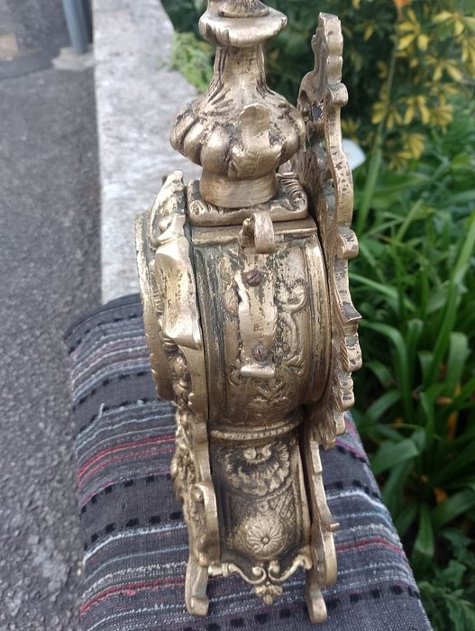 Estatueta de mesa com relógio Reguladora