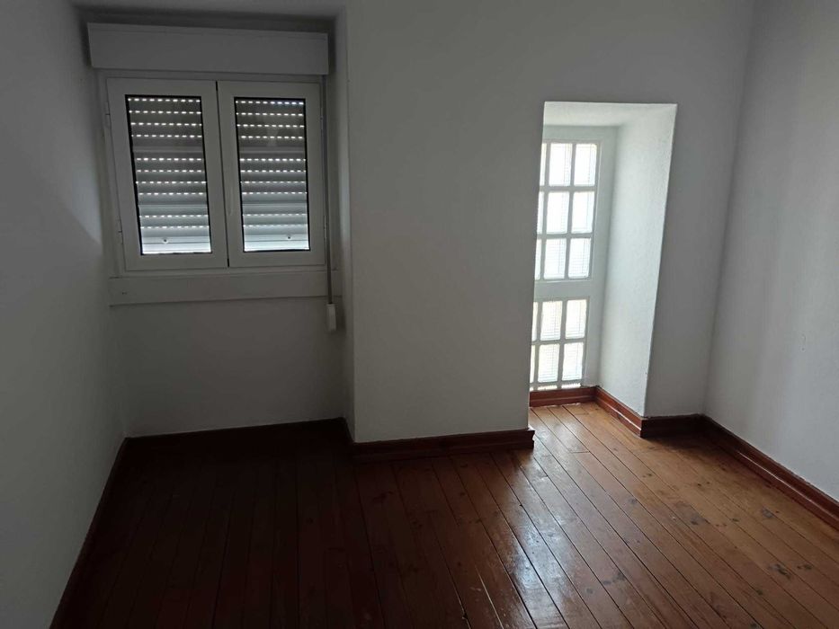 Vende-se Moradia