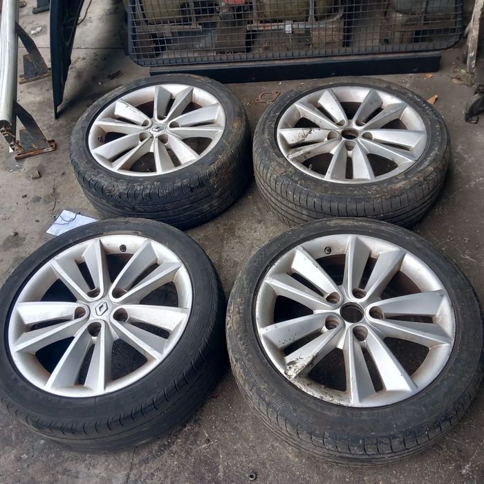 Jantes 17 renault megane 3 com 2 pneis bons