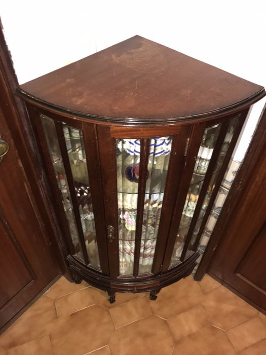 Cristaleira de canto