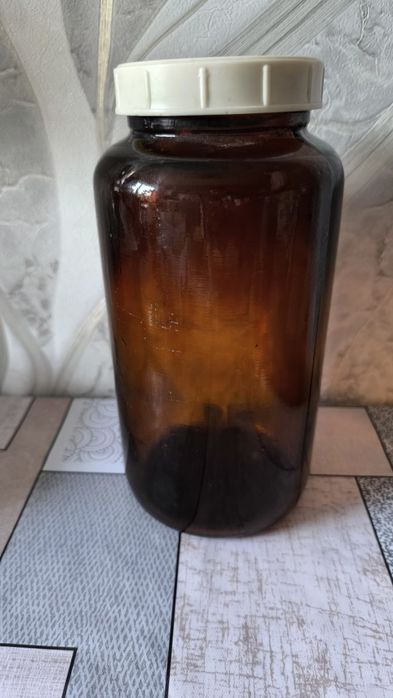 Продам банки с закруткою 1,5л і 2л. Толстое стекло. Темные