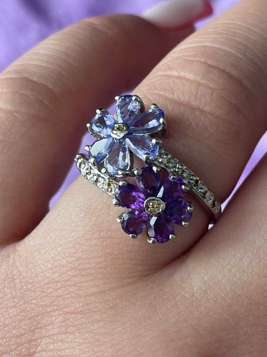Кольцо из серебра 925 пробы с танзанитом и аметистом.Размер18