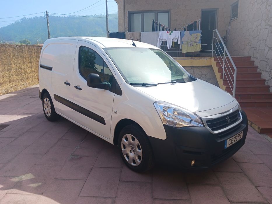 Peugeot Partner 08- 2018 1.6 BlueHDi 90 cv com GPS carplay em excelente estado
