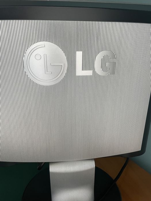 Monitor LG - 17 inches64283897878018123