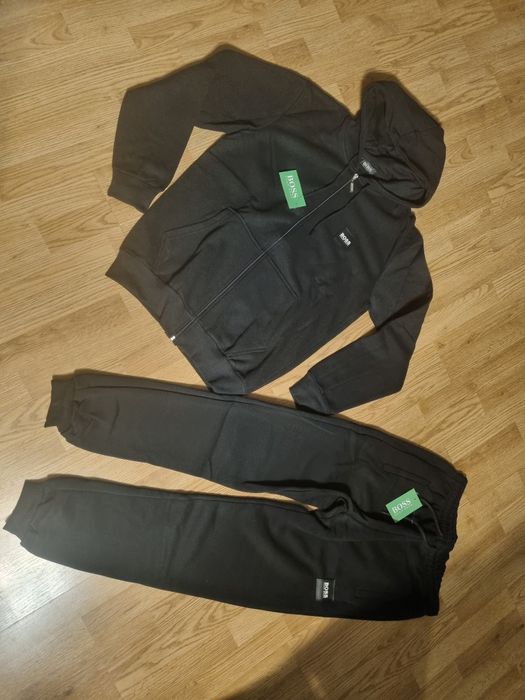 Dres 2XL Boss bluza spodnie ocieplany z kapturem czarny