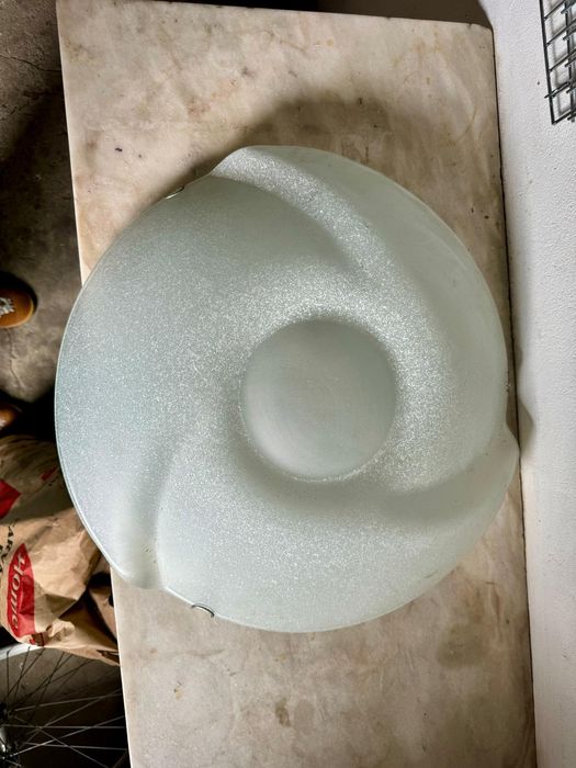 Candeeiro de tecto em vidro e metal de halogenio