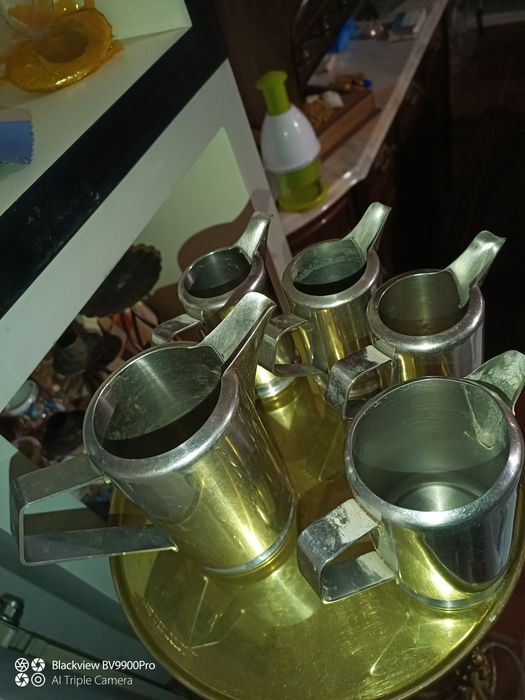 Tenho estas 5 canequimhas em inox para pequenos serviços