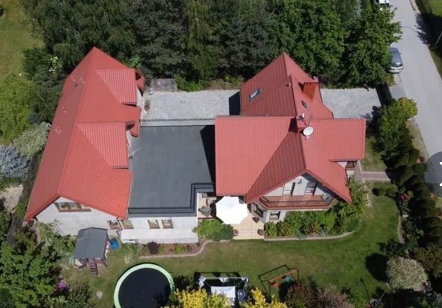 Dom z halą usługową