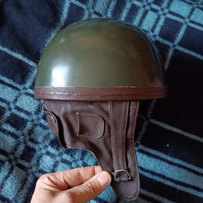 Kask Orzeszek z epoki PRL-u