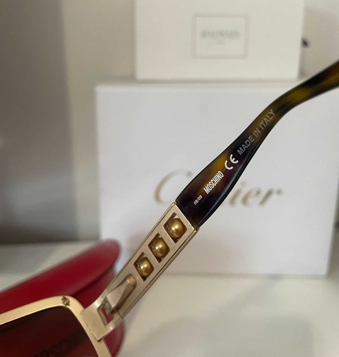 Moschino klasyczne urocze dziewczęce złote perełki nowoczesne rarytas