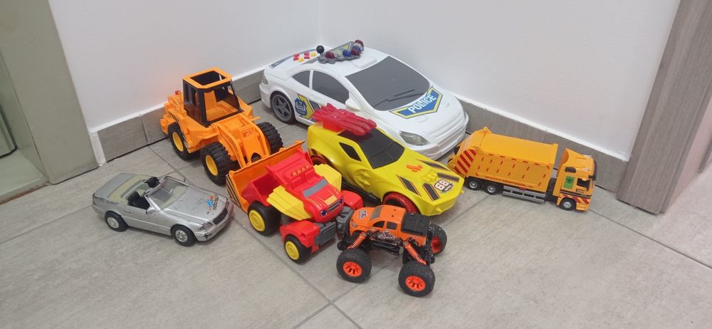 Zestaw zabawek - Auta
