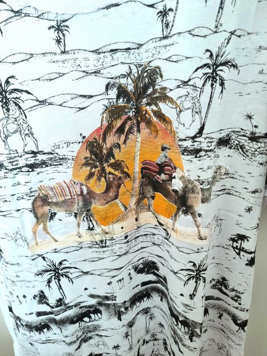 T-shirt branca Tunísia com camelos 100% algodão, tam XL - nunca usada