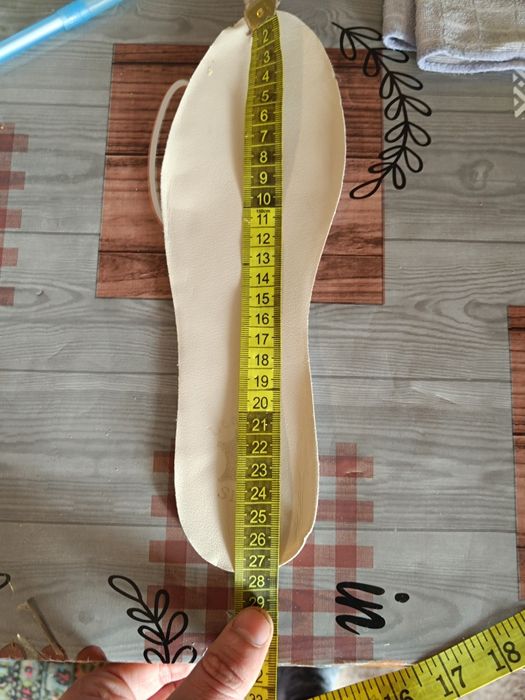 Кожаные женские кроссовки.