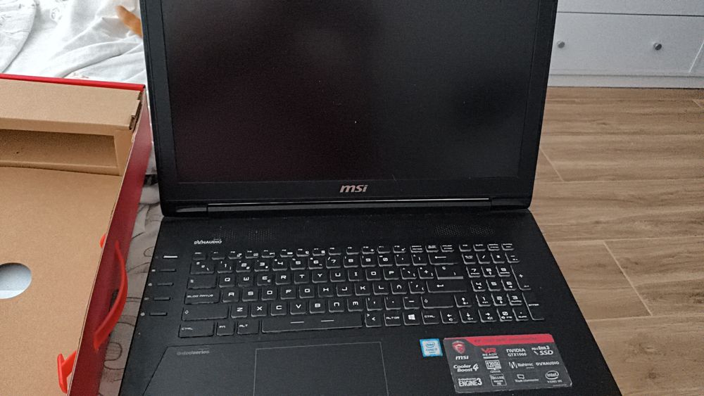 Portátil Gaming MSI GT72VR Dominator Pro (i7 / GTX 1060 / 120Hz)
