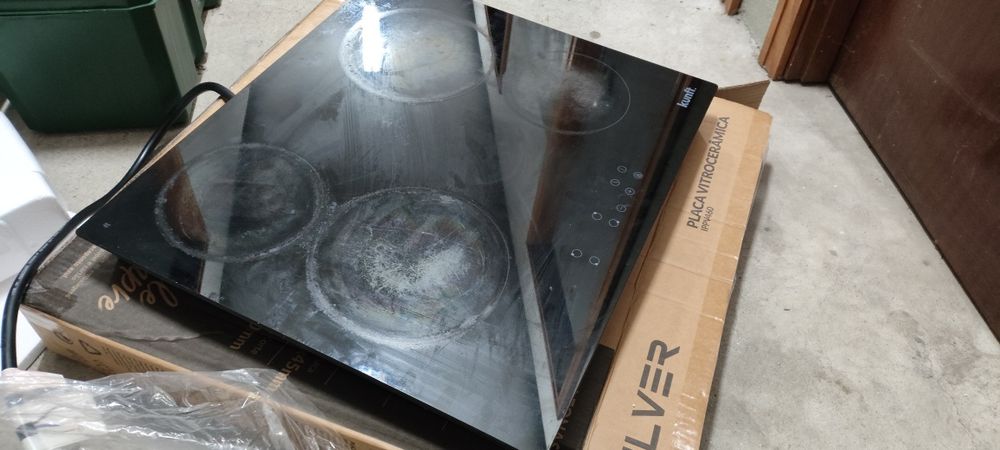 Placa vitrocerâmica Kunft, apenas 1 disco pequeno que não funciona