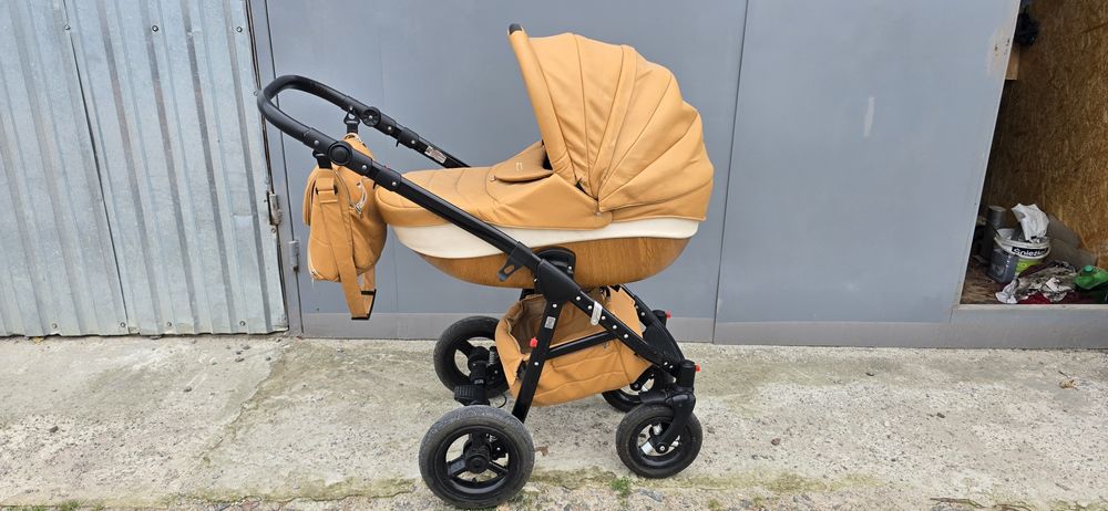 Продам коляску TAKO 2 в 1  кроватка и люлька