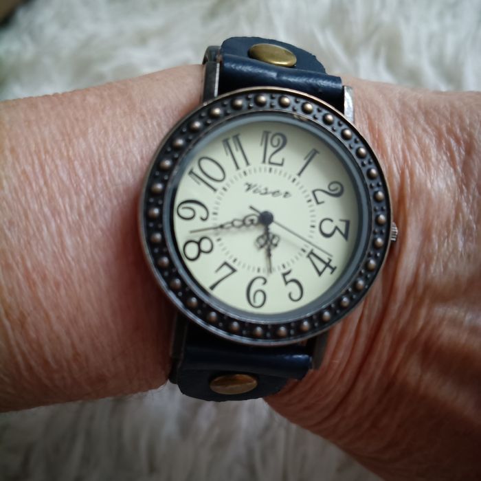 Zegarek marki Viser w stylu retro vintage