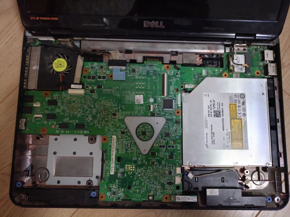 Ноутбук Dell (на запчастини)
