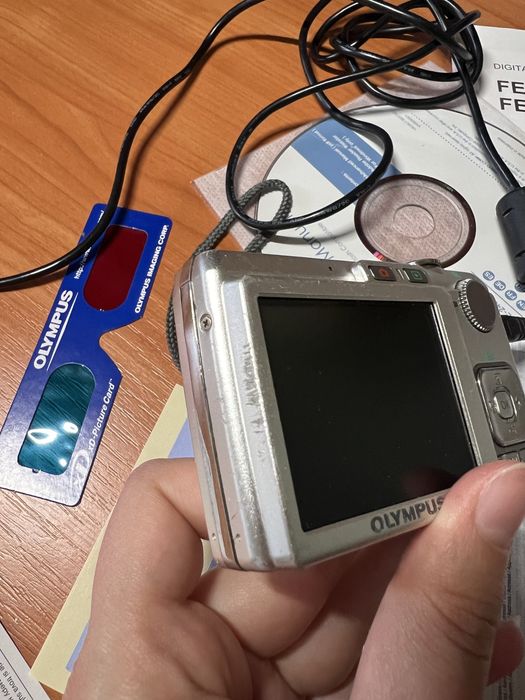 Фотоапарат Olympus FE-240 Silver (на запчастини або під ремонт)