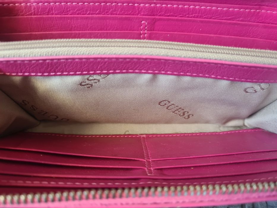 Carteira Guess rosa em pele