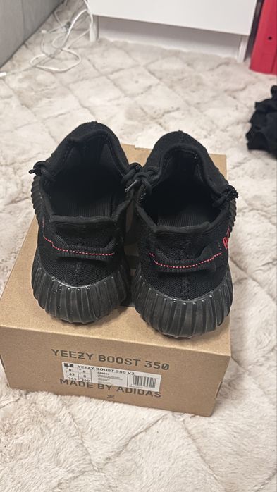 Yeezy 350 v2 bred