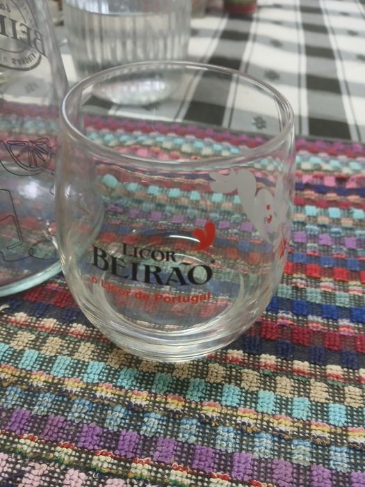 conjunto de 12 copos lICOR BEIRÃO e o jarro