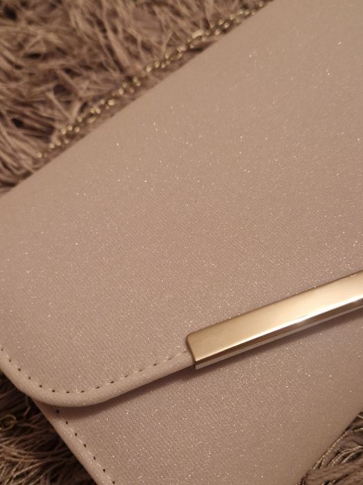 Biała błyszcząca torebka